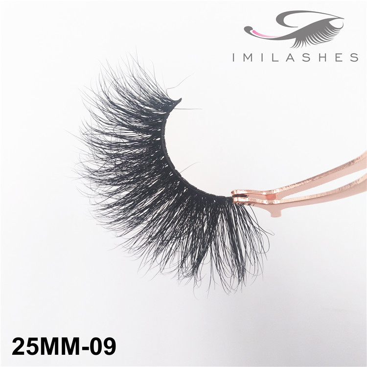 natural-looking-false-lashes.jpg